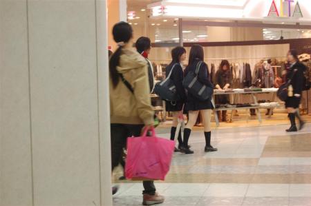 1st Clear shot of the (in)famous Japanese School Girls